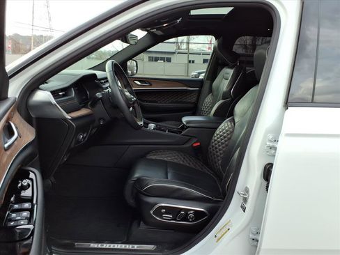 Used 2022 Jeep Grand Cherokee Summit AWD/4WD image 11