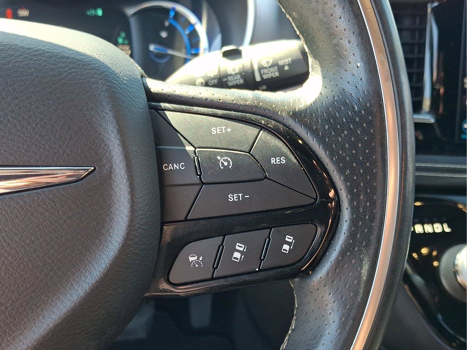 Used 2020 Chrysler Pacifica Limited w/ Advanced Safetytec Group FWD image 23