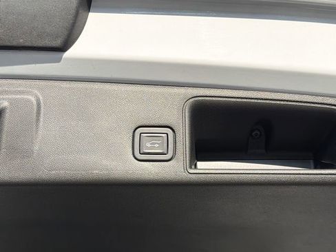 Used 2023 GMC Terrain SLT w/ Infotainment Package II image 21