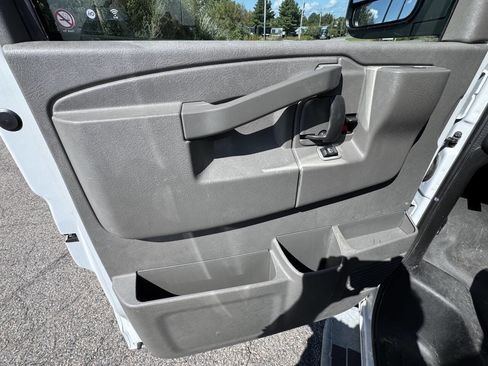Used 2020 GMC Savana 2500 w/ Driver Convenience Package image 9