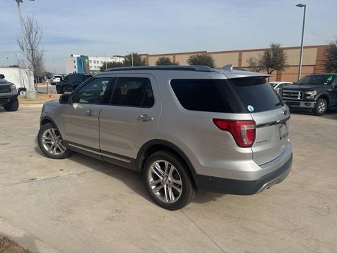 Used 2017 Ford Explorer Limited w/ Equipment Group 301A image 5