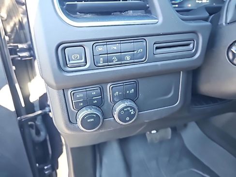 Used 2022 Chevrolet Tahoe Z71 w/ Luxury Package image 12