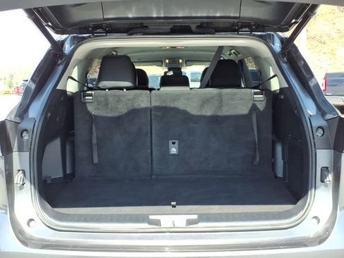 Used 2023 Toyota Highlander LE image 10