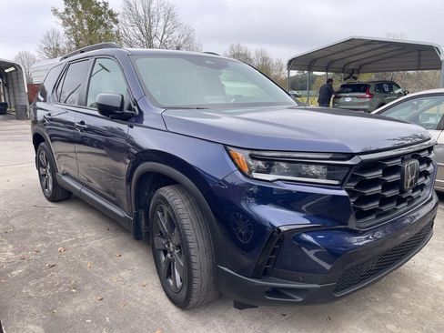 Used 2023 Honda Pilot Sport image 2