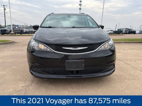 Used 2021 Chrysler Voyager Lxi FWD image 2