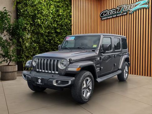 Used 2018 Jeep Wrangler Unlimited Sahara AWD/4WD image 26