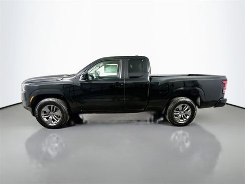 Used 2025 Nissan Frontier SV image 5