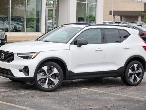 Certified 2026 Volvo XC40 B5 Plus AWD/4WD image 24