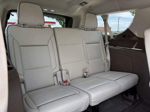 Used 2024 GMC Yukon XL Denali AWD/4WD image 35