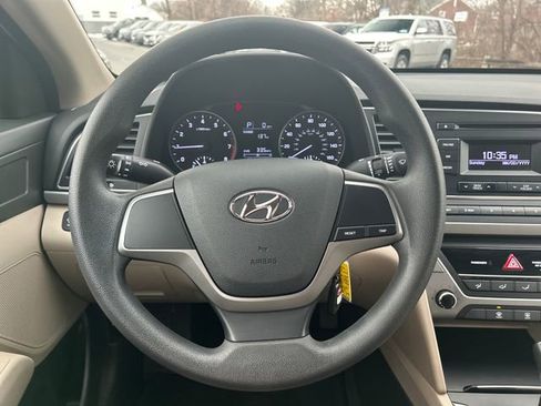 Used 2017 Hyundai Elantra SE image 15