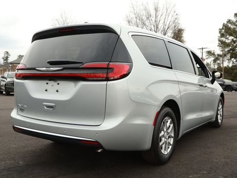 New 2026 Chrysler Pacifica Select image 6