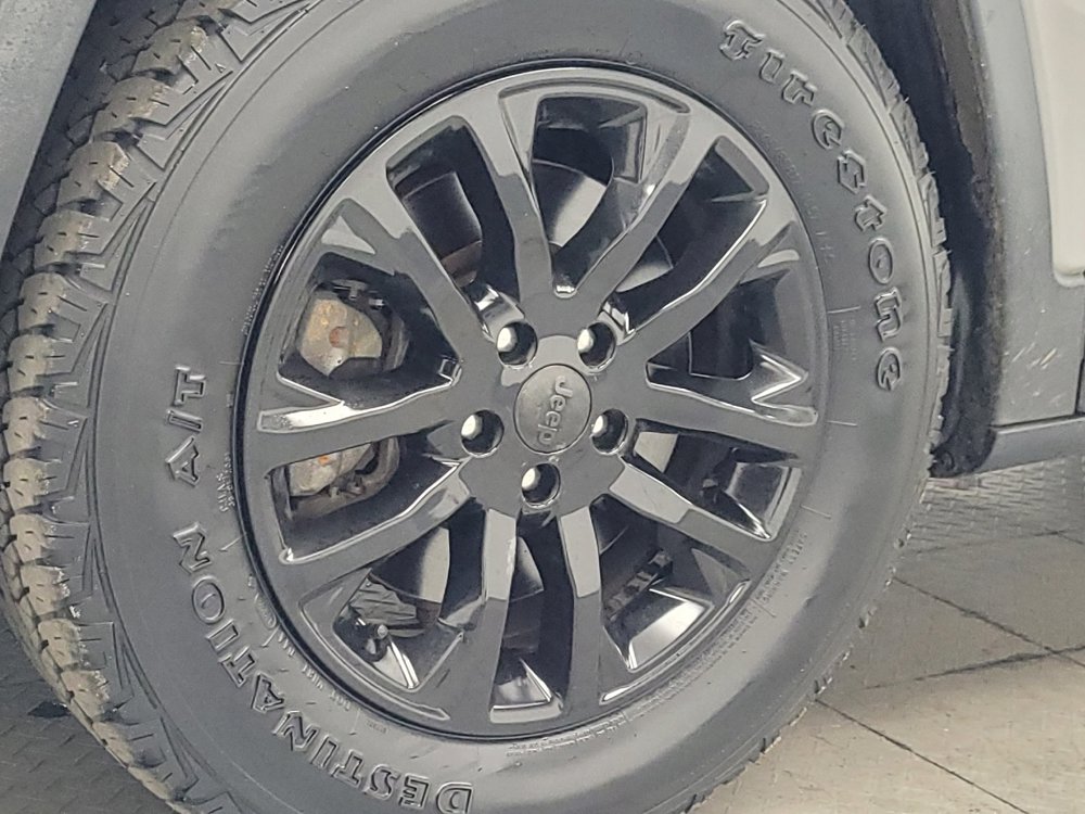 Used 2019 Jeep Cherokee Latitude Plus FWD image 31