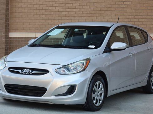 Used 2013 Hyundai Accent GS FWD image 5