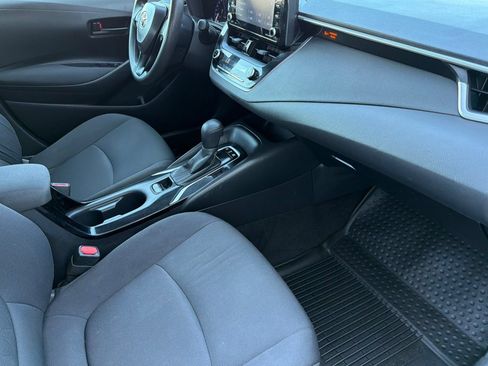 Used 2022 Toyota Corolla LE FWD image 14