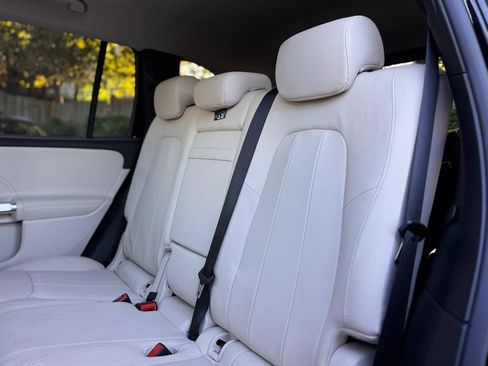 Used 2023 Mercedes-Benz GLB 250 4MATIC w/ Premium Package image 24