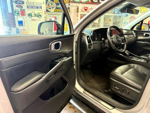 Used 2022 Kia Sorento SX image 13