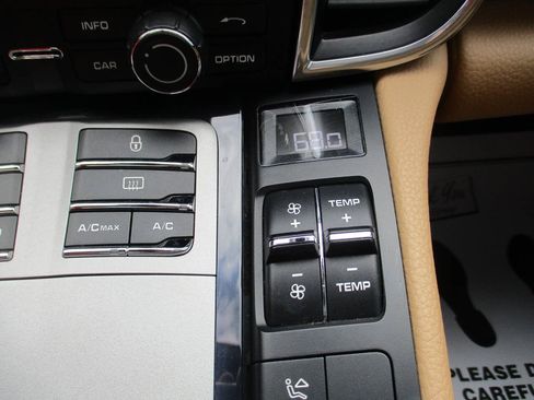 Used 2013 Porsche Panamera image 30