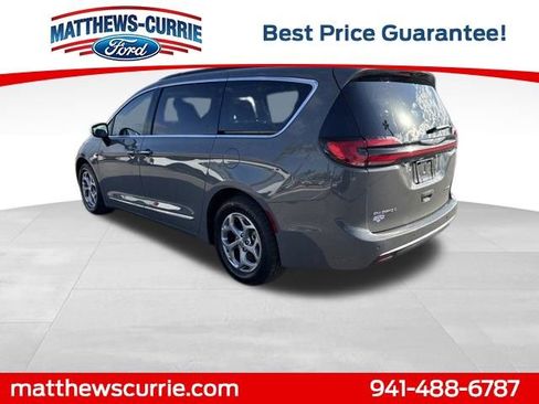 Used 2023 Chrysler Pacifica Limited image 6