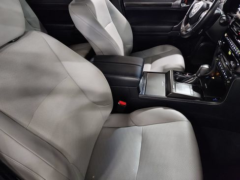 Used 2023 Lexus GX 460 w/ Black Line Special Edition AWD/4WD image 31