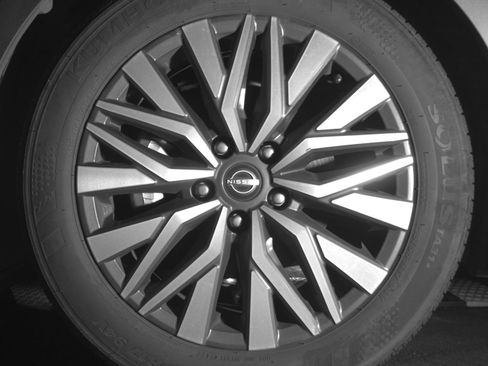 Used 2025 Nissan Altima 2.5 SV image 12