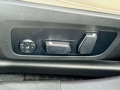 Used 2024 BMW 330i Sedan w/ Convenience Package RWD image 24