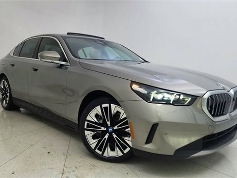 Used 2025 BMW i5 xDrive40 image 92