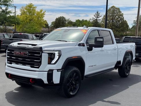 Used 2025 GMC Sierra 3500 AT4 w/ AT4 Premium Plus Package AWD/4WD image 3