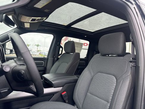 New 2026 RAM 1500 4x4 Crew Cab image 32