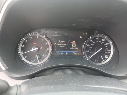 Used 2021 Toyota Highlander XLE image 2