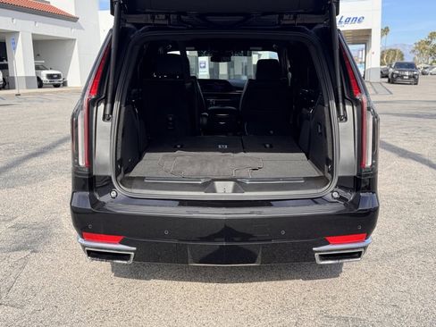 Used 2024 Cadillac Escalade Luxury image 13