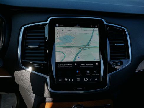 Certified 2023 Volvo XC90 T8 Plus AWD/4WD image 20