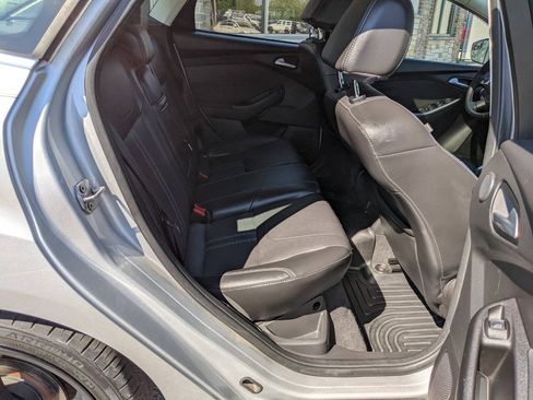 Used 2012 Ford Focus Titanium FWD image 16