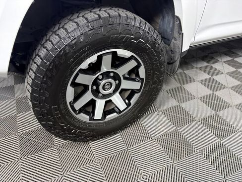 Used 2024 Toyota 4Runner TRD Off-Road Premium w/ Moonroof Package AWD/4WD image 9