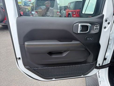 New 2026 Jeep Wrangler Unlimited Sahara AWD/4WD image 30