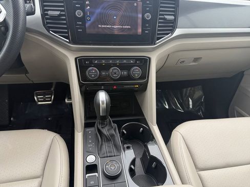 Used 2023 Volkswagen Atlas SEL R-Line image 11