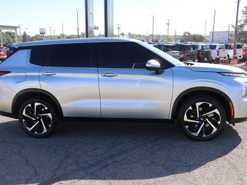 Used 2023 Mitsubishi Outlander SE FWD image 8
