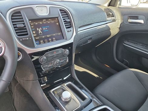 Used 2023 Chrysler 300 Touring w/ Sport Appearance Package image 20