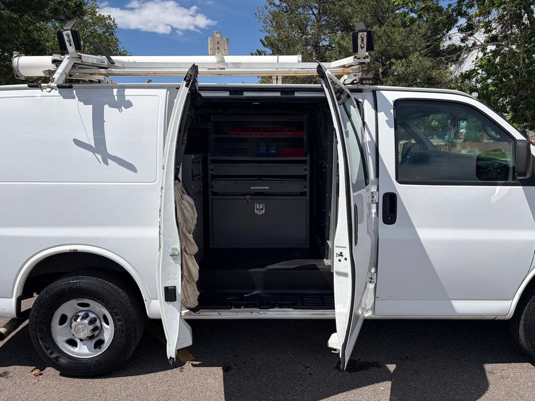 Used 2013 Chevrolet Express 2500 RWD image 20