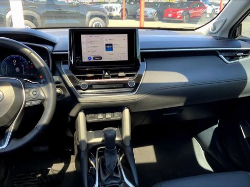 Used 2024 Toyota Corolla Cross XLE w/ Convenience Package image 7