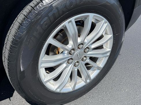 Used 2018 Cadillac XT5 AWD image 12