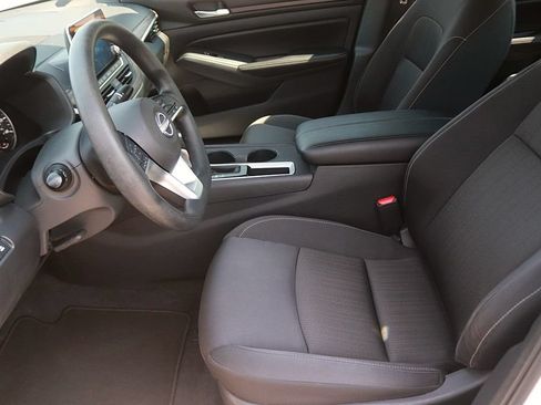 Used 2025 Nissan Altima 2.5 SV FWD image 13