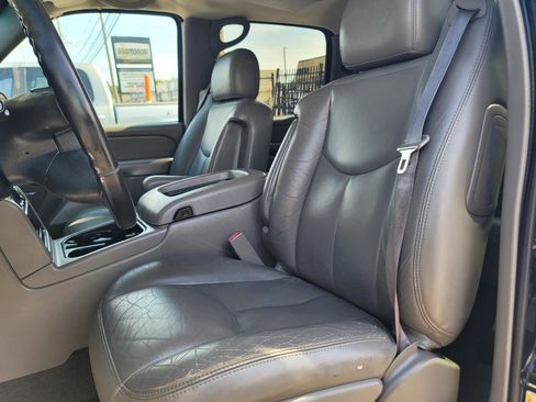 Used 2006 Chevrolet Avalanche Z66 w/ Sun And Sound Package RWD image 10