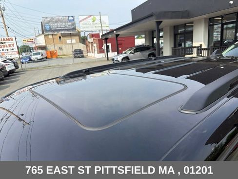 Used 2024 Jeep Grand Cherokee Altitude AWD/4WD image 11