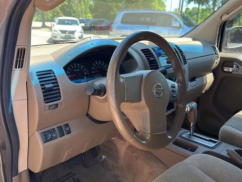 Used 2005 Nissan Frontier LE w/ (J01) Sunroof Pkg RWD image 11