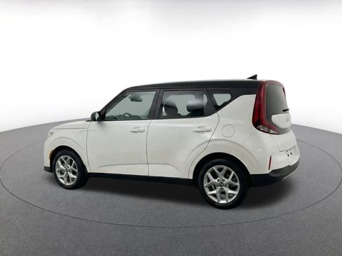 Used 2025 Kia Soul LX w/ LX Technology Package FWD image 7