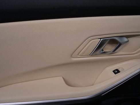 Used 2025 BMW 330i Sedan w/ Premium Package image 15