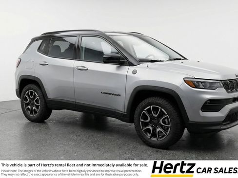 Used 2025 Jeep Compass Trailhawk image 1