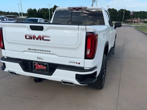 Used 2025 GMC Sierra 1500 AT4 w/ AT4 Premium Package AWD/4WD image 8