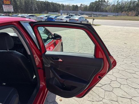 Used 2017 Volkswagen Passat 1.8T SEL Premium image 14