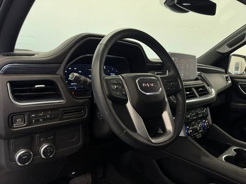 Used 2024 GMC Yukon SLT w/ SLT Luxury Package image 34